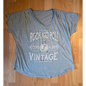 Grommet detail pleated shoulder t-shirt